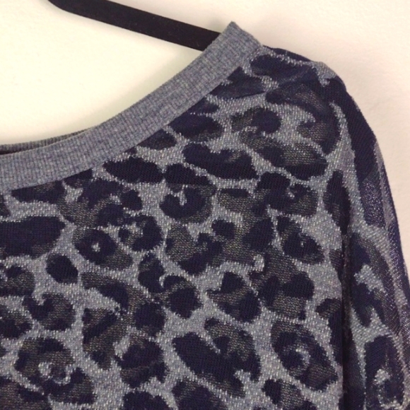 C♥️BUNDLE ONLY♥️FRVR 21 Black & Midnight Blue Leopard Hand Pouch Pullover… - Picture 4 of 9